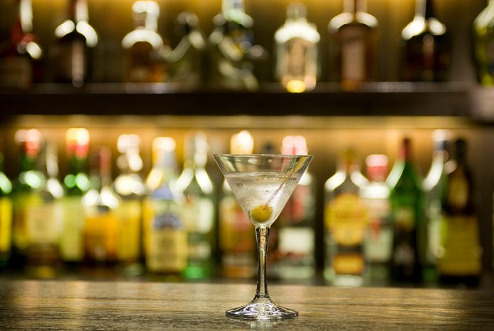 bar, drink, alkohol, napoje, martini, szpieg
